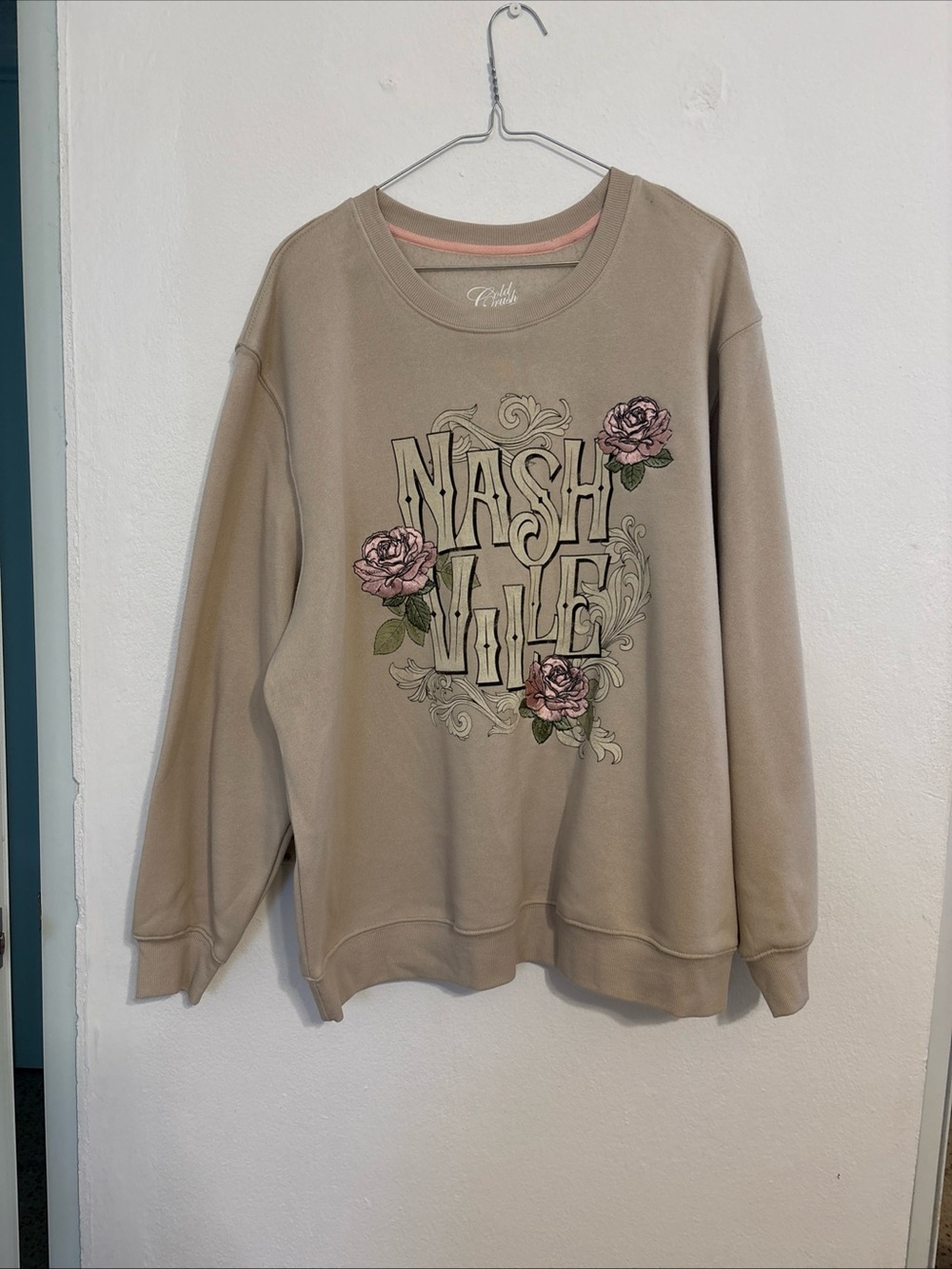 Cold Crush Nashville Beige Crewneck Sweatshirt with Pink Rose Graphic